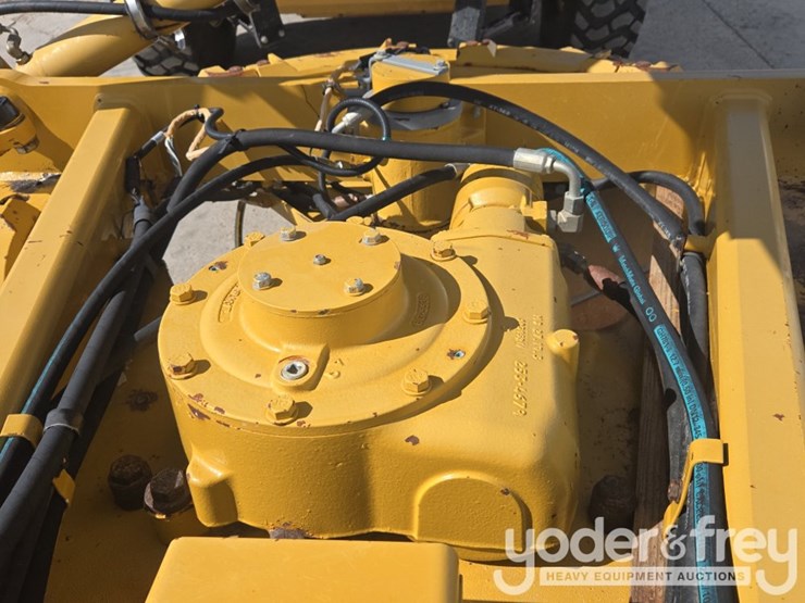 2015-caterpillar-140m3-awd-image-20