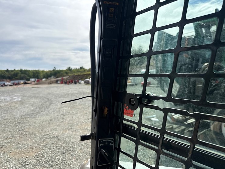 2019-bobcat-t595-image-40