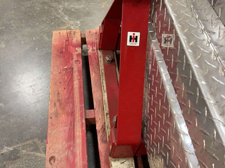 custom-three-point-mounted-toolbox-image-4