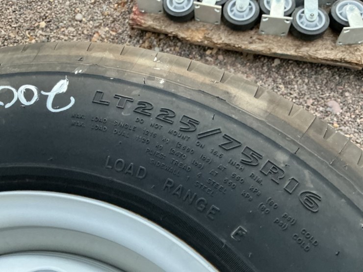 steel-wheels-w/-tires-image-5