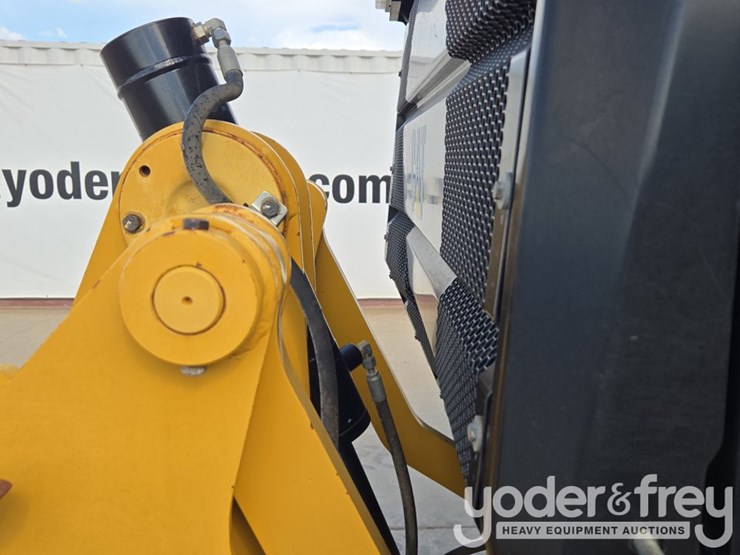 2015-caterpillar-140m3-awd-image-42