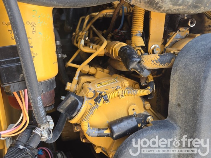 2019-caterpillar-226d-image-37