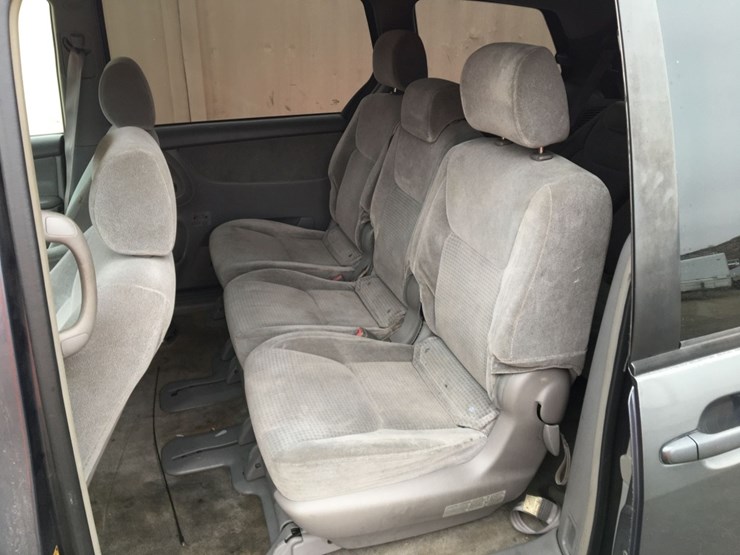 2008-toyota-sienna-ce-image-12