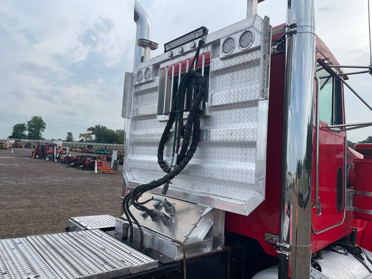 1999-peterbilt-379-image-17