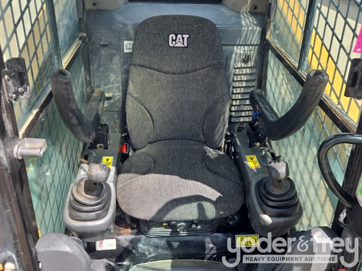 2019-caterpillar-226d-image-41