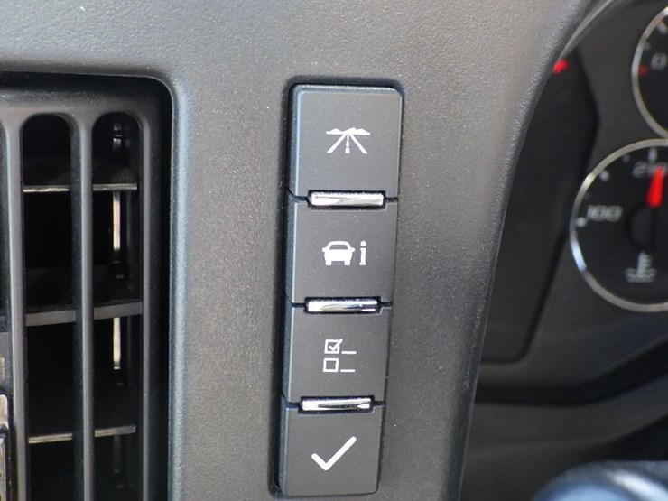 2023-gmc-3500-image-32