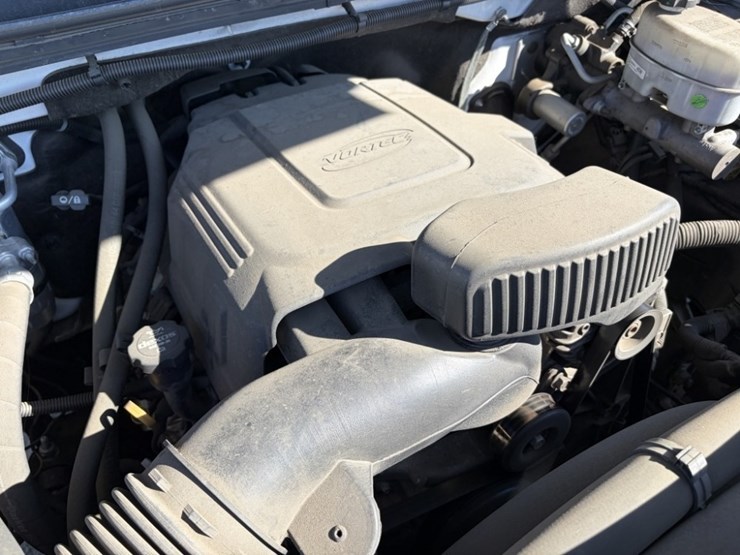 2013-chevrolet-silverado-2500-image-11