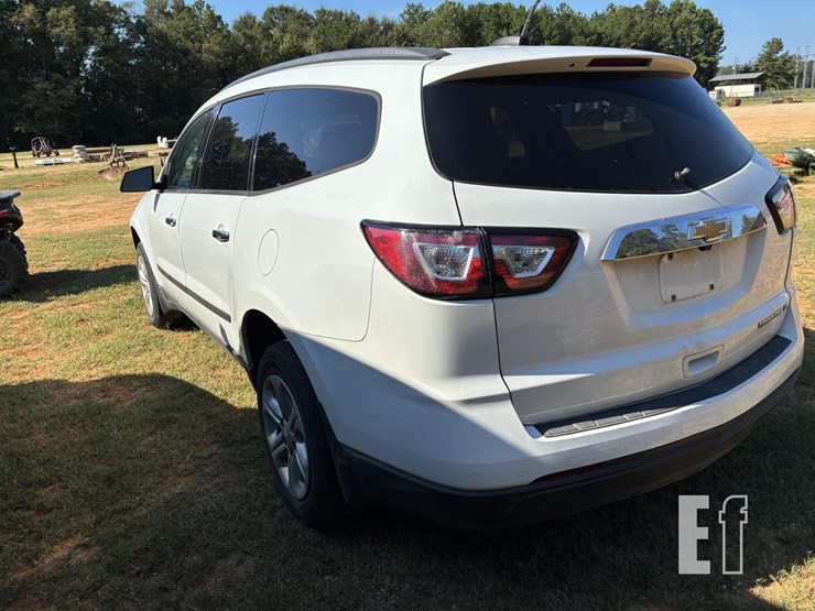 2016-chevrolet-traverse-ls-image-2