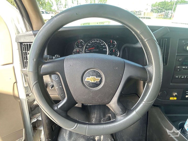 2015-chevrolet-express-4500-image-24