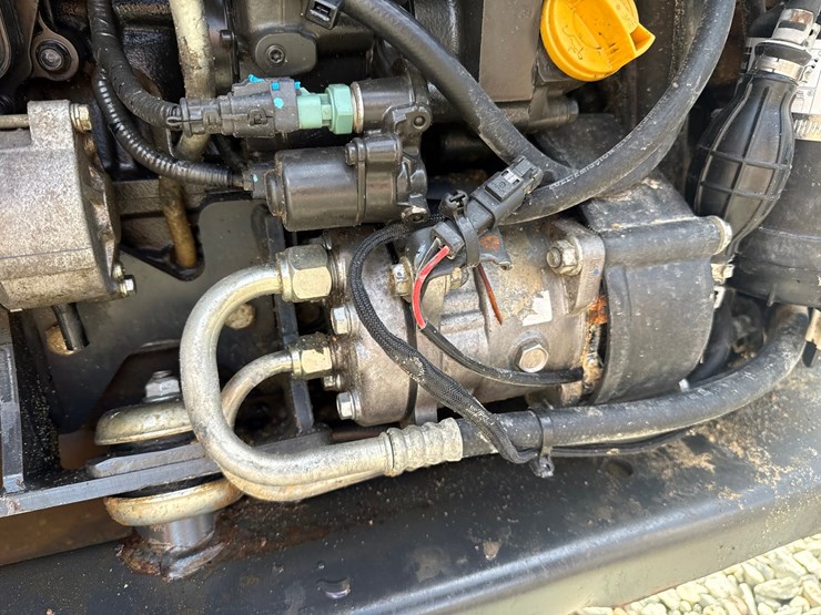2019-bobcat-t595-image-31