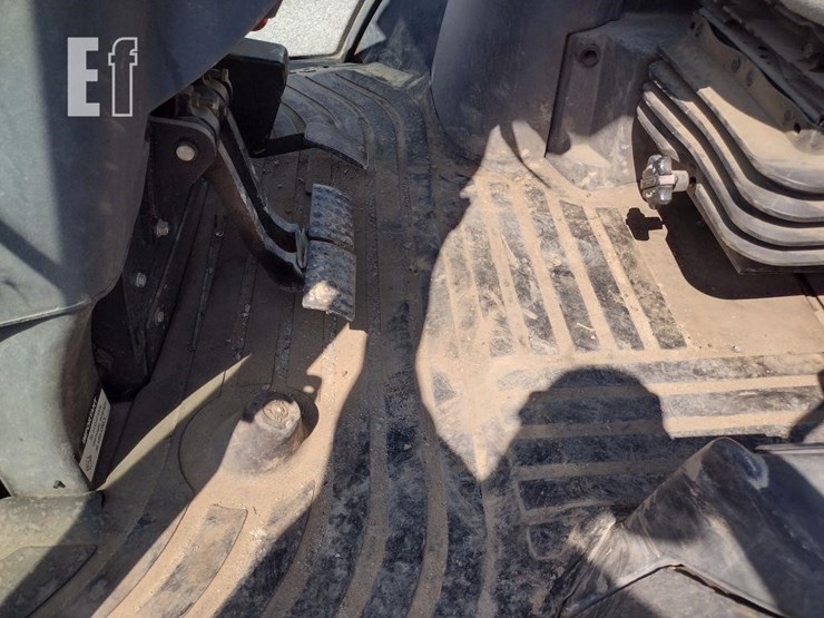 2010-deere-310sj-image-17