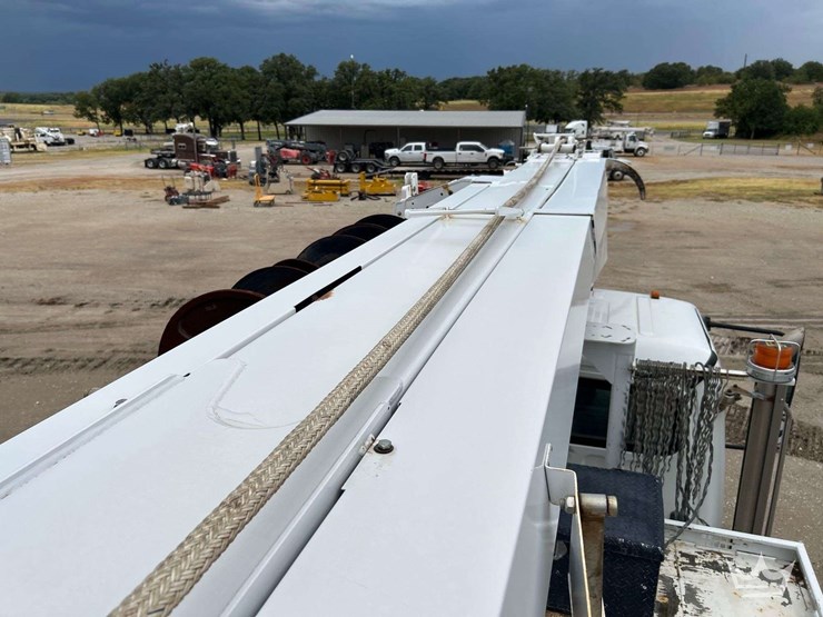 2018-freightliner-m2-106-image-37