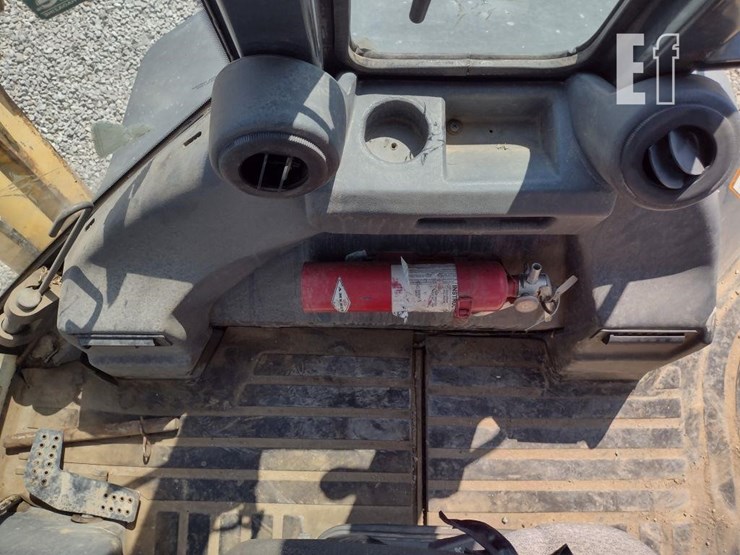 2010-deere-310sj-image-11