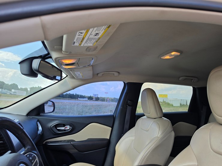 2015-jeep-cherokee-image-32