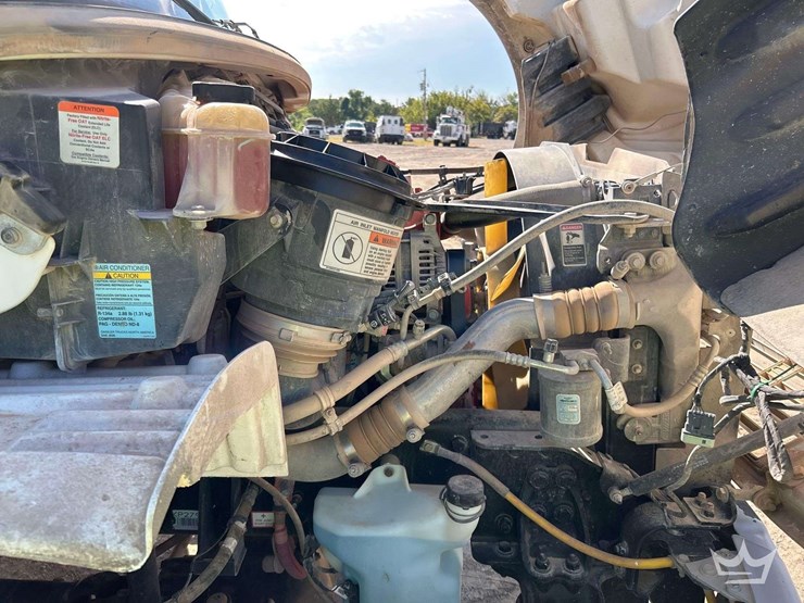 2019-freightliner-m2-106-image-7