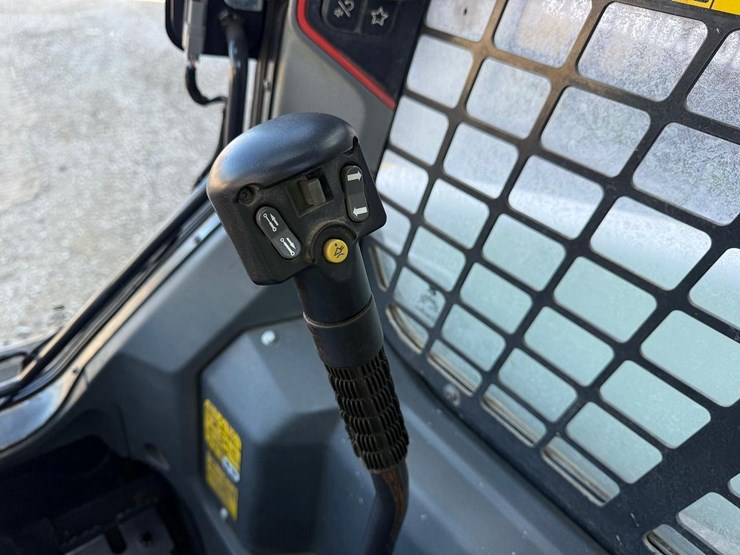 2021-bobcat-s62-image-18