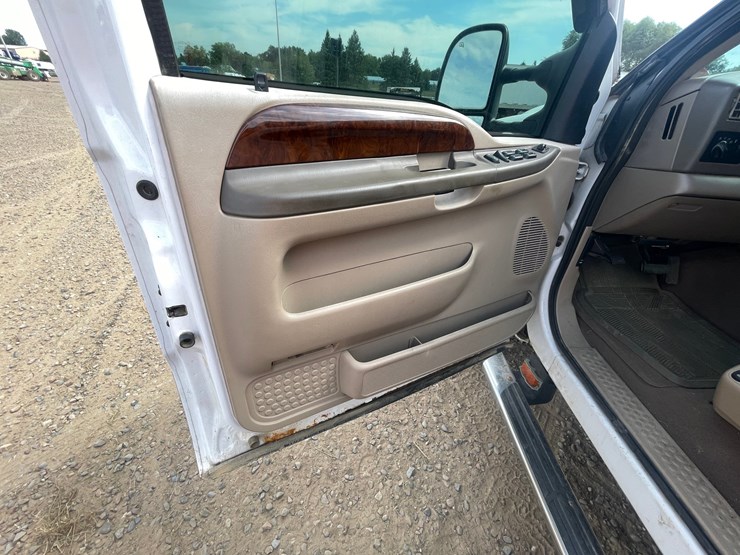 2004-ford-f350-image-27