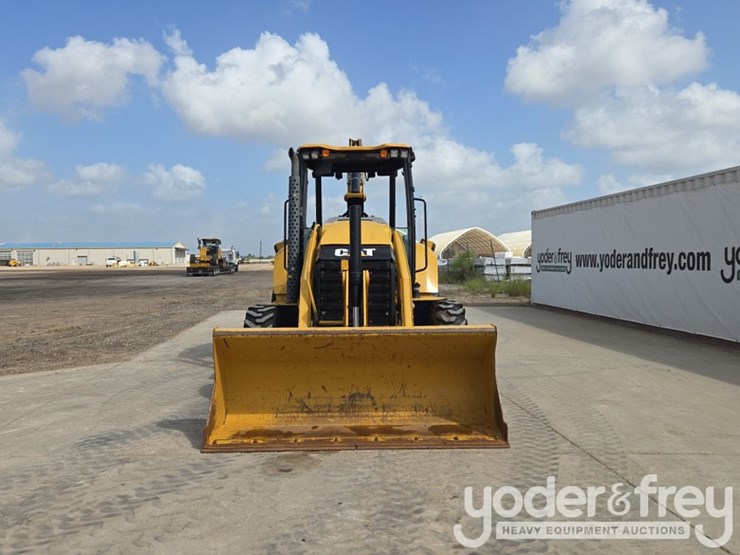 2019-caterpillar-420f2-image-8