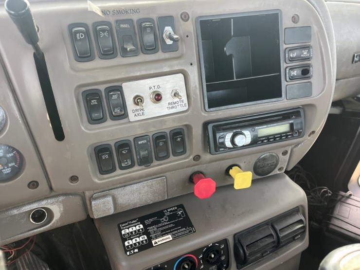2002-mack-ch613-image-22
