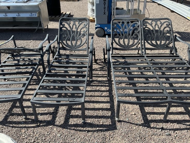 lot-of-lawn-chairs-image-3