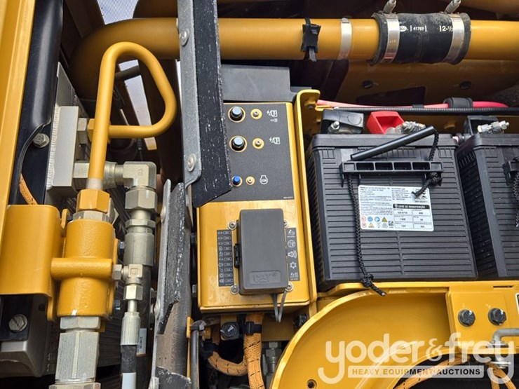 2015-caterpillar-140m3-awd-image-61