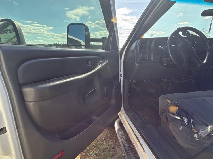 2005-chevrolet-silverado-2500-image-9