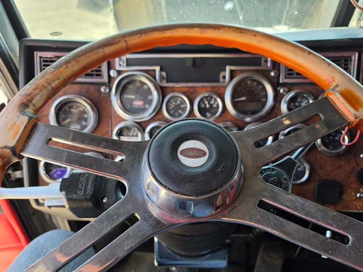 1992-peterbilt-379-image-58