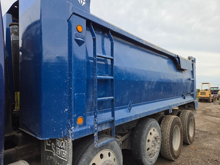 2002-sterling-l9500-image-18