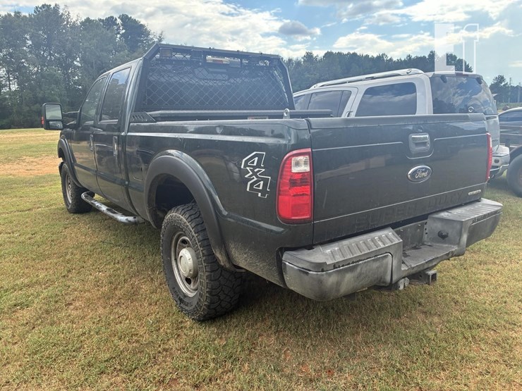 2015-ford-f250-xl-image-2