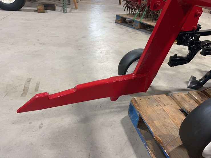 international-harvester-fast-hitch-two-row-cultivator-with-tunnel-shields-image-5