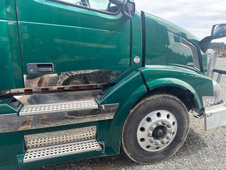 #61464-•-2007-volvo-vnl-sleeper-cab-truck-tractor-image-58