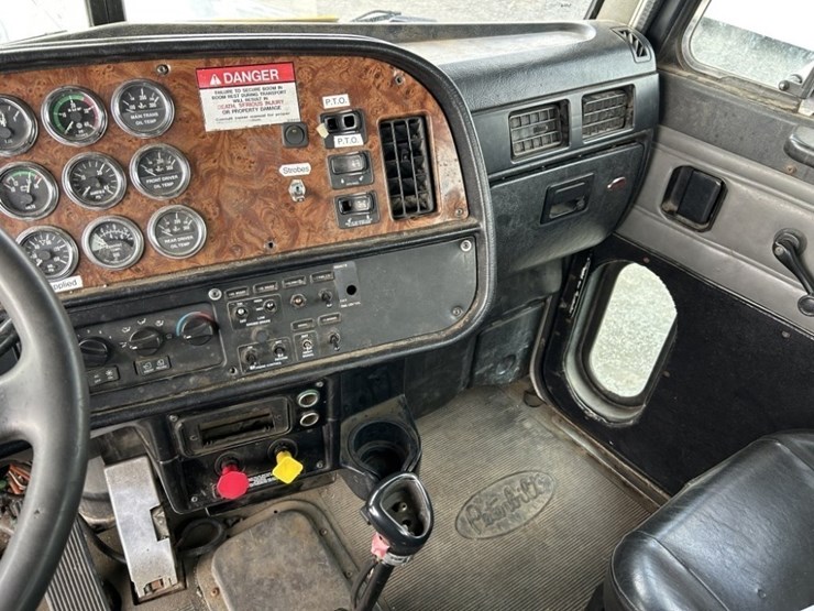 2001-peterbilt-357-image-13