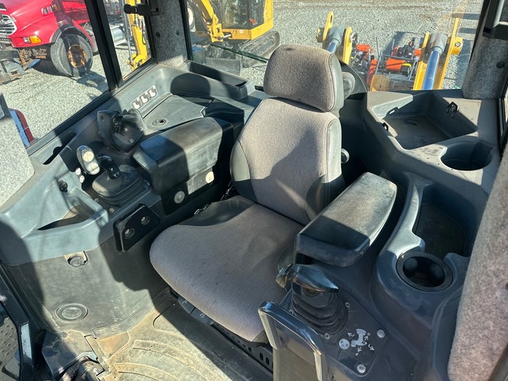 deere-1050k-image-54