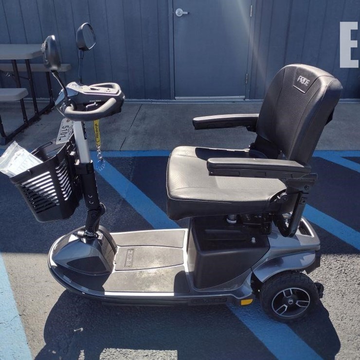 21 PRIDE MOBILITY SCOOTER^BOOK^