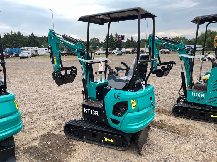 #5524-•-2026-cfg-kt13r-mini-excavator-image-3