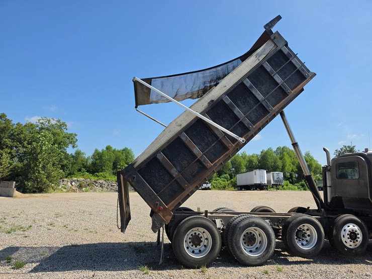 2005-peterbilt-379-image-19