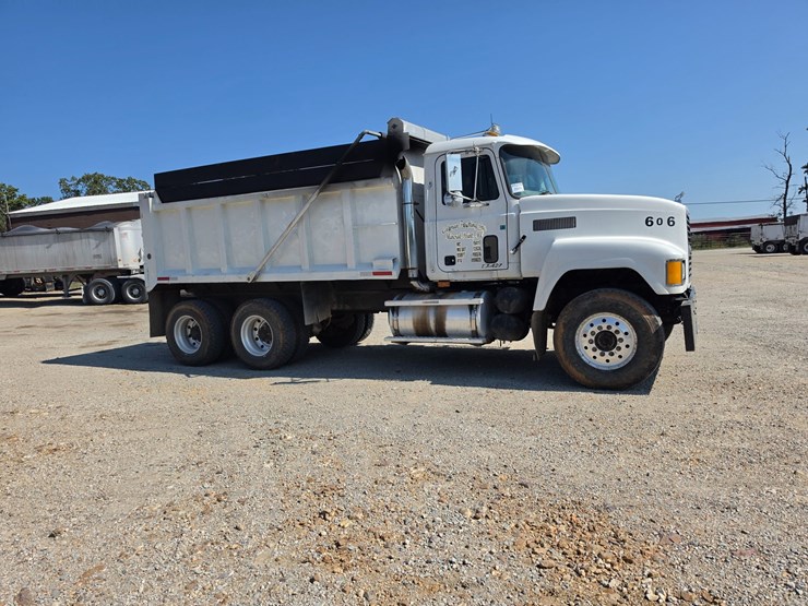 1996-mack-ch600-image-14