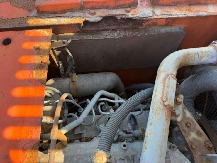 2014-hitachi-zx220w-3-image-43