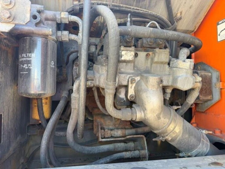 2014-hitachi-zx220w-3-image-30