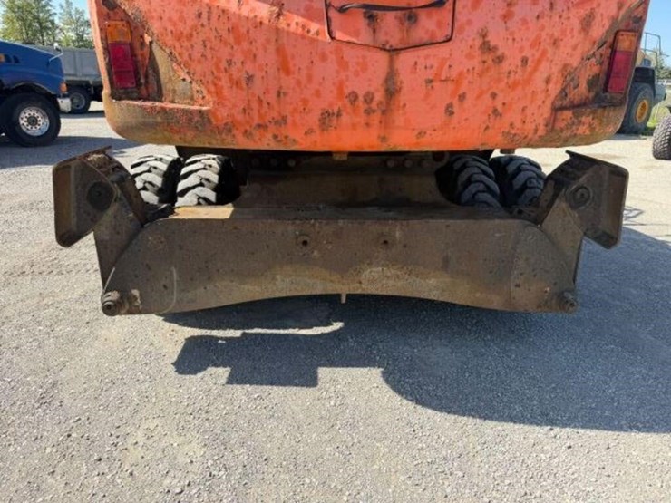 2014-hitachi-zx220w-3-image-33