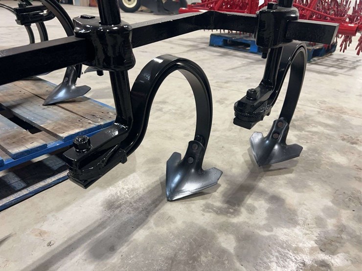 international-harvester-two-row-fast-hitch-hiller-cultivator-image-22