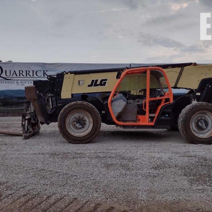 2017 JLG 1055