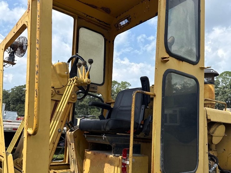 caterpillar-120g-image-12