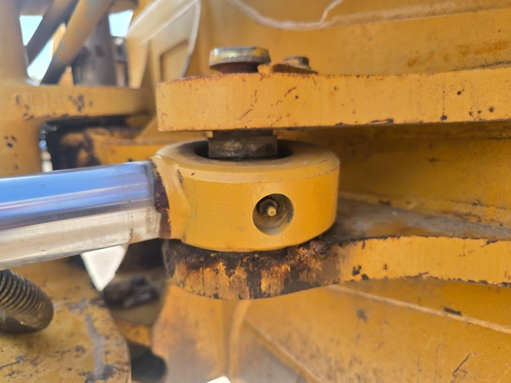 2002-caterpillar-d6m-lgp-image-38