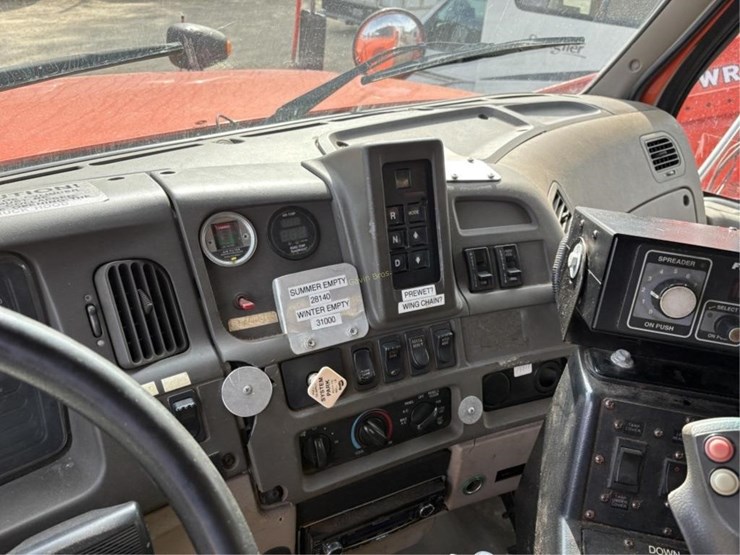 2002-sterling-lt9513-image-7