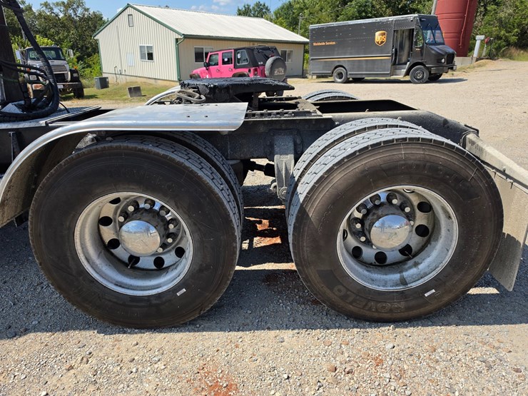 1992-peterbilt-379-image-86