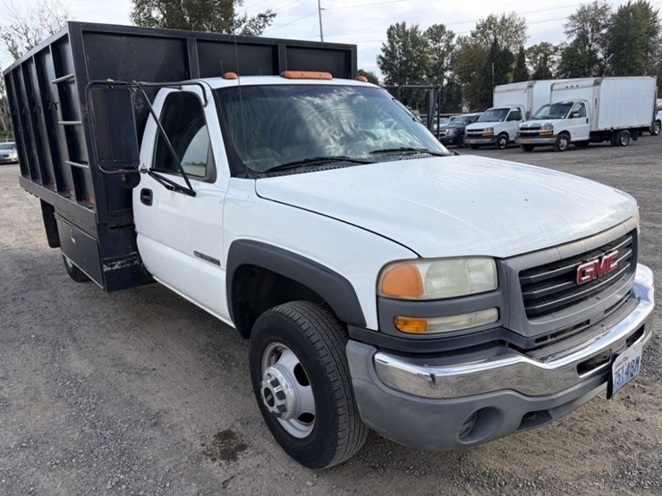 2003-gmc-3500-image-2