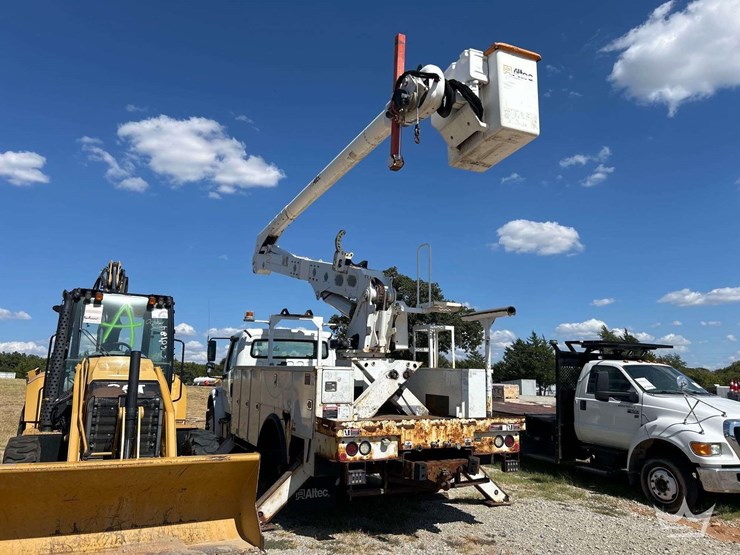 2018-freightliner-m2-106-image-30