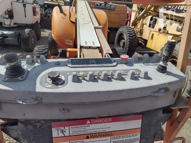 2005-jlg-600a-image-17