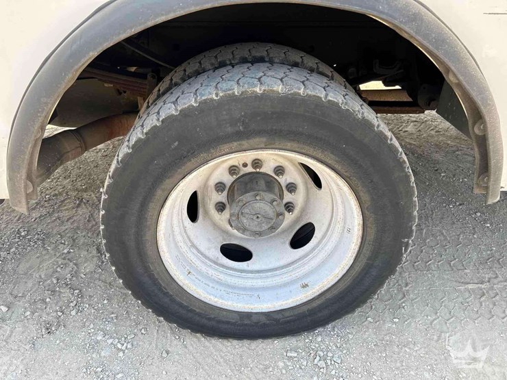 2017-ford-f550-image-40